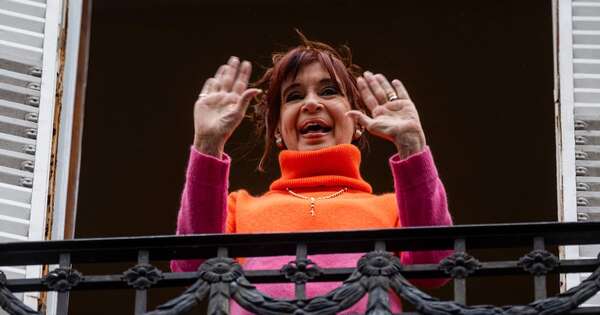 La Nación / Kirchner fue la “principal receptora” de sobornos, sostiene acusación en megajuicio