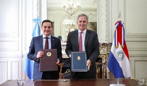Cancilleres de Paraguay y Argentina suscriben acuerdo de servicios aéreos y consolidan agenda estratégica común
