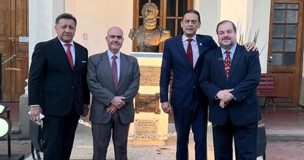 La Nación / Barchini asumió dirección de la Escuela de Ciencias Políticas