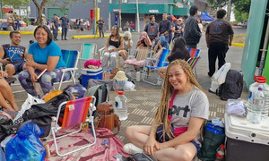 Fans acampan desde anoche y la Policía despliega operativo con 2.150 agentes - OviedoPress