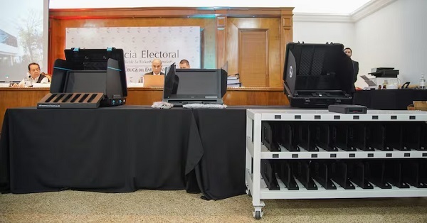 TSJE elimina requisitos de seguridad en el alquiler de máquinas de votación