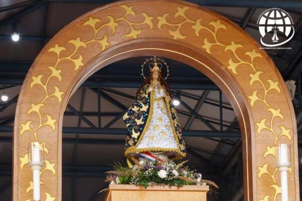 Con profunda devoción, inició el novenario en honor a la Virgen de Caacupé - trece