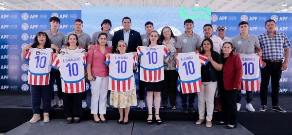 Popular / Emotiva ceremonia de egreso de la primera promo de bachileres del CARDIF
