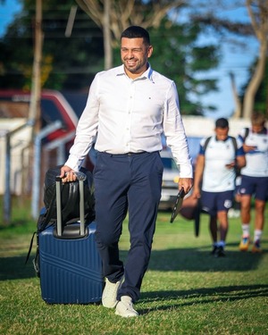 Popular / Felipe Giménez renunció a la dirección técnica del "Gallo" Norteño