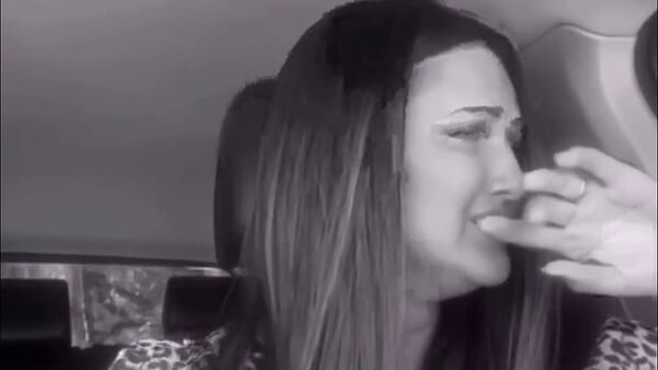 Popular / (VIDEO) ¡Leryn Franco bajoneada y a los llantos por no caminar con Shakira!