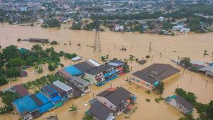Devastadoras inundaciones dejan más de 300 muertos en Indonesia y Tailandia