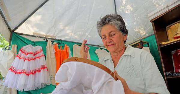 Diario HOY | Declaran al ao po’i como prenda de uso oficial del Gobierno