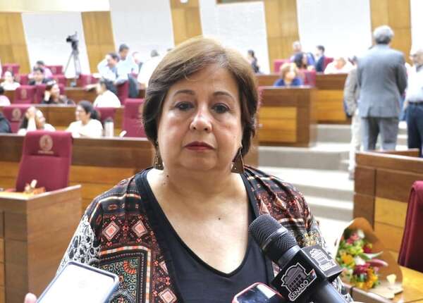 Esperanza Martínez critica la promulgación de la Ley de Datos Personales: “Es un retroceso en transparencia” - Política - ABC Color