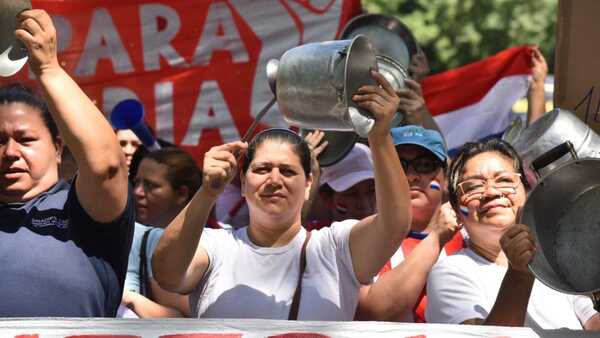 Lo que tenés que saber: Protestas con cacerolazos, crisis de buses y más créditos a viviendas