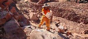 Cantereros de San Juan Bautista exigen prioridad en la adquisición de materiales para obras locales - Nacionales - ABC Color