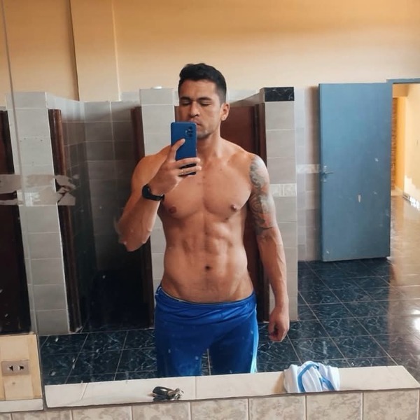 Popular / ¡Apuran a poli rescatista para que tire calendario hot y only!