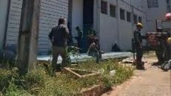 Popular / ¡Cayó de un tercer piso ha ñanderejaité!