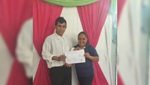 A los 52 años, don Hugo entró a la escuela y ya pasó al segundo grado