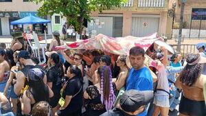 Larga fila de fanáticos que esperan ver a Shakira  - Nacionales - ABC Color
