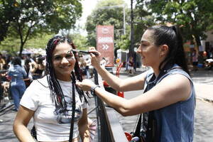 Peinado y maquillaje a 130 miltón para las Shakifans