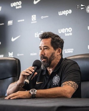 El DT Pablo "Vitamina" Sánchez fue presentado a la prensa por el presidente de Olimpia - La Tribuna