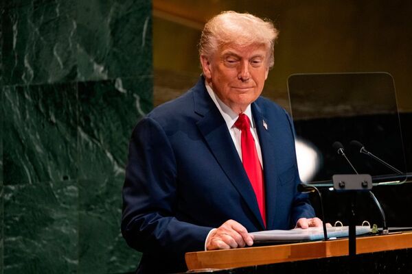 Trump dice que suspenderá "permanentemente" la migración desde el "tercer mundo"