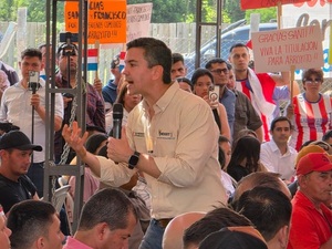 Peña entrega 120 títulos en Arroyito y brinda respaldo total al titular del Indert. - Concepción al Día