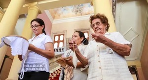 Santiago Peña declaró el Ao Po’i como prenda oficial del verano | Unicanal