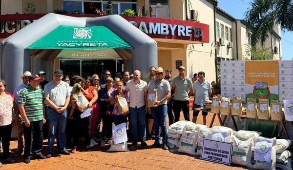 Entregan semillas de rubros de consumo a pequeños productores agrícolas de Itapúa - ADN Digital