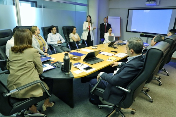 Funcionarios de la AFD proponen 14 soluciones innovadoras para mejorar procesos y atención