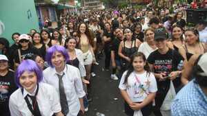 Desde tempranas horas, fans de Shakira se congregaron a la espera de la apertura de portones