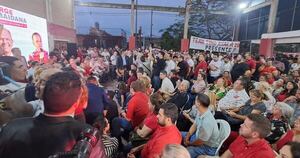 Diario HOY | Masiva concurrencia en presentación de candidatura de Camilo Pérez ante colorados