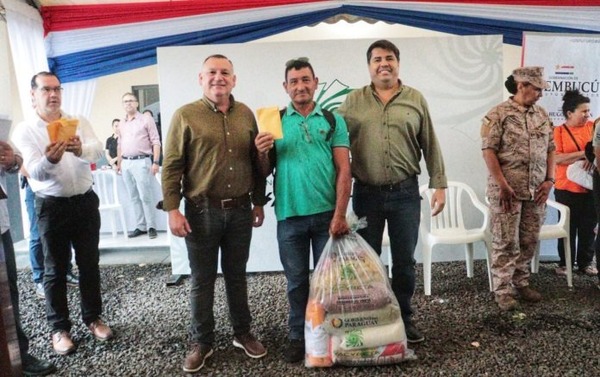 EBY entregó víveres y ayuda económica a 4.600 pescadores del área de influencia de la Central Hidroeléctrica - ADN Digital