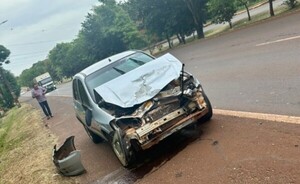 Violento accidente deja un lesionado y daños materiales  