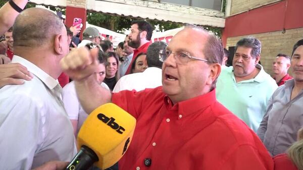 Camilo Pérez oficializa su precandidatura a la intendencia de Asunción - Política - ABC Color