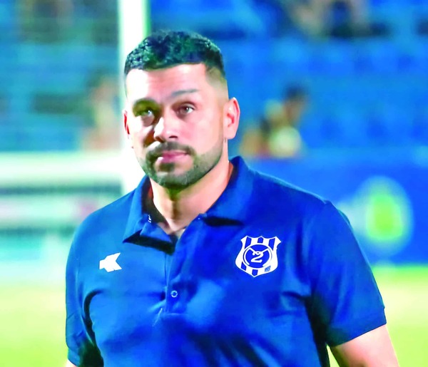 Felipe Giménez DT renuncia al Gallo tras hazaña histórica