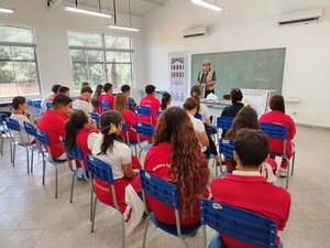 El Cabildo dona material bibliográfico a instituciones educativas de Canindeyú