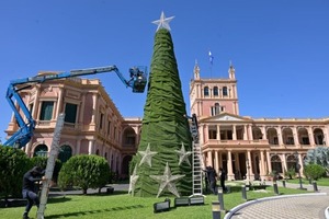 Invitan al encendido del Árbol de Navidad en Palacio de López