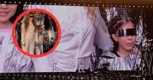 La Nación / Nayha, la niña que venció al cáncer y caminó al escenario con Shakira