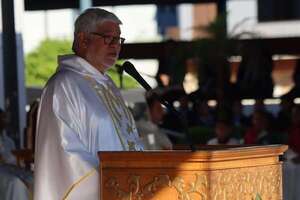 Élites que viven en “burbujas” y niños que claman mejor educación: dura crítica en misa de Caacupé - Nacionales - ABC Color