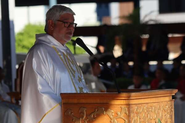 Élites que viven en “burbujas” y niños que claman mejor educación: dura crítica en misa de Caacupé - Nacionales - ABC Color