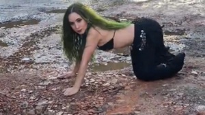 Elenita Villalba vuelve a bailar en baches de San Lorenzo al estilo Shakira