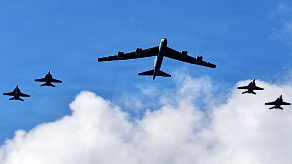 Trump advierte de que se considere el espacio aéreo de Venezuela "cerrado en su totalidad"