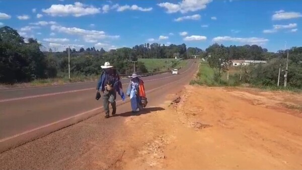 Mujer camina 300 kilómetros hasta Caacupé anhelando “un Paraguay sin corrupción”