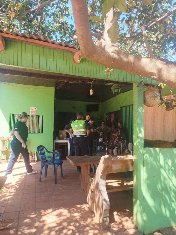 Encuentran productos de kits del Indi en venta durante allanamiento a comercio de Yasy Cañy - Nacionales - ABC Color