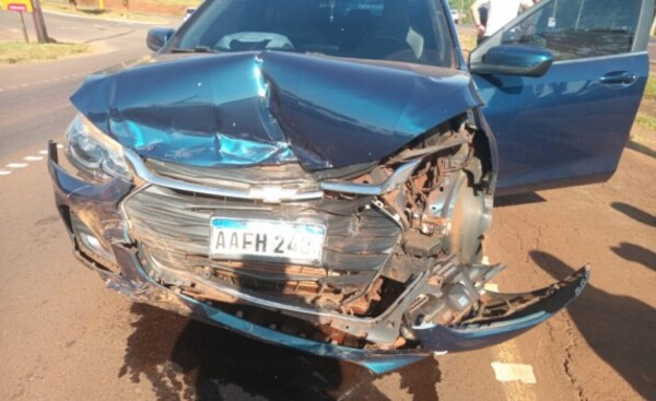 Violenta colisión dejó importantes daños materiales