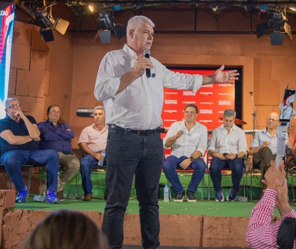 Wiens lanza dura advertencia a Peña durante su gira por Caaguazú