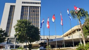 Firmas extranjeras amenazan con demanda a la Comuna de Asunción