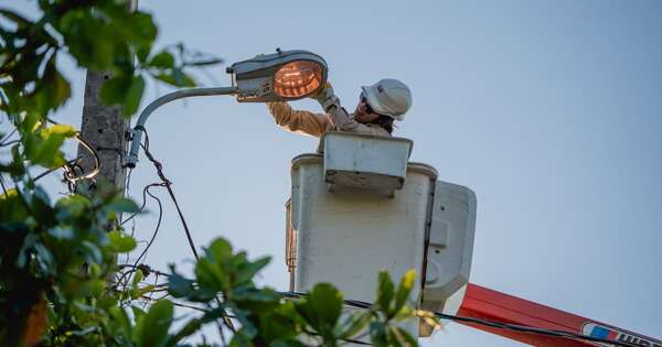 La Nación / Electricistas y artesanas iluminaron pasillos de Cateura y del Mercado 4