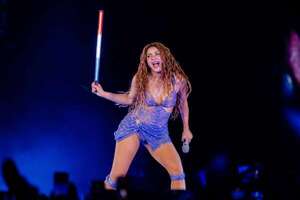 Shakira cierra dos noches históricas en Paraguay y ofrece una canción “de yapa” - Música - ABC Color