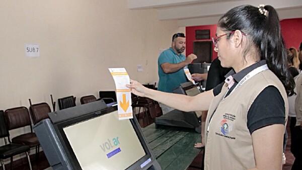 Alertan sobre la vulnerabilidad de urnas y exigen parar adjudicación