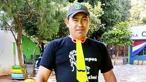 Lucho, el portero al que estudiantes eligieron como padrino de honor de su promoción