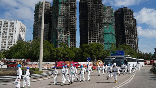 El incendio de Hong Kong deja ya 146 muertos y siguen labores de búsqueda en el quinto día