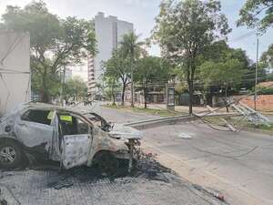 Conductor alcoholizado causa aparatoso accidente en Molas López de Asunción  - Policiales - ABC Color