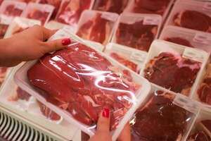 Paraguay duplica importación de carne para garantizar oferta y precios   - Economía - ABC Color